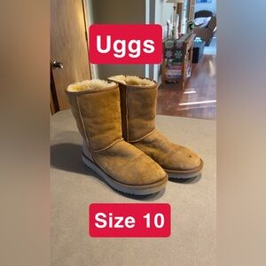 Women’s Size 10 UGGS Tan Classic Short 5825, please read